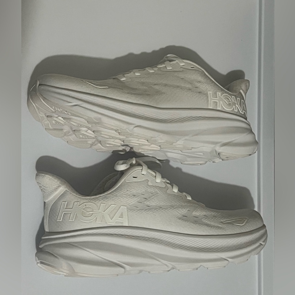 Hoka Clifton 9 Sneakers White size 7